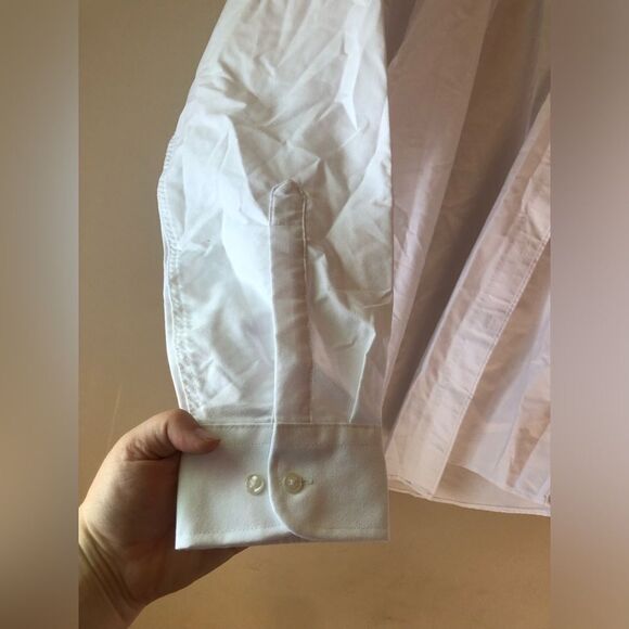 📳 Van Heusen | NWOT Button Up Top - Picture 3 of 5